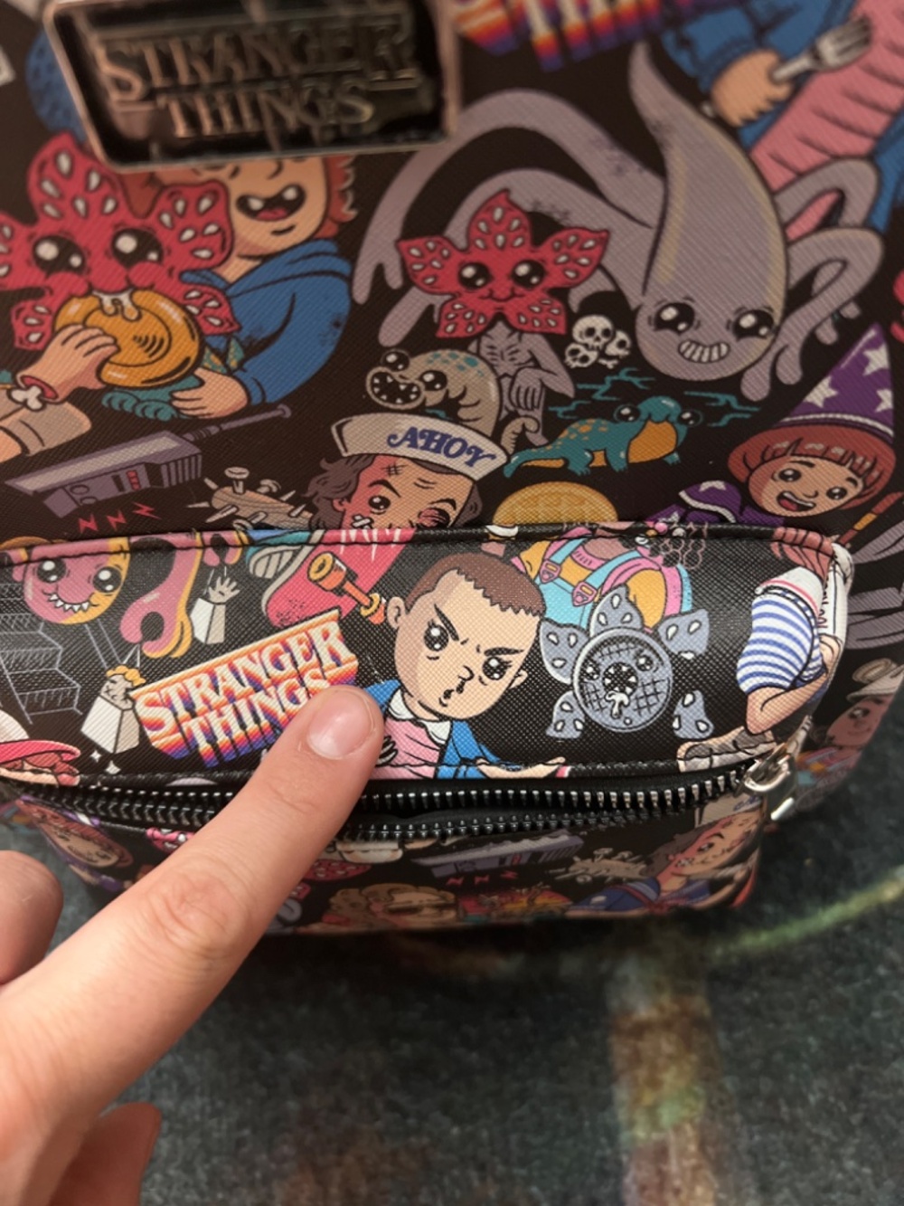 Stranger Things mini backpack - Picture 2 of 7